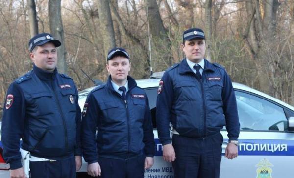 Сотрудники ДПС спасли девочку в Краснодарском крае.